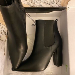 Black heel boots